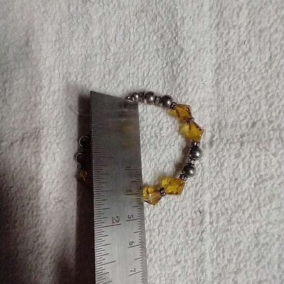 Silvertone yellow faceted beaded very small bracelet - Picture 3 of 3